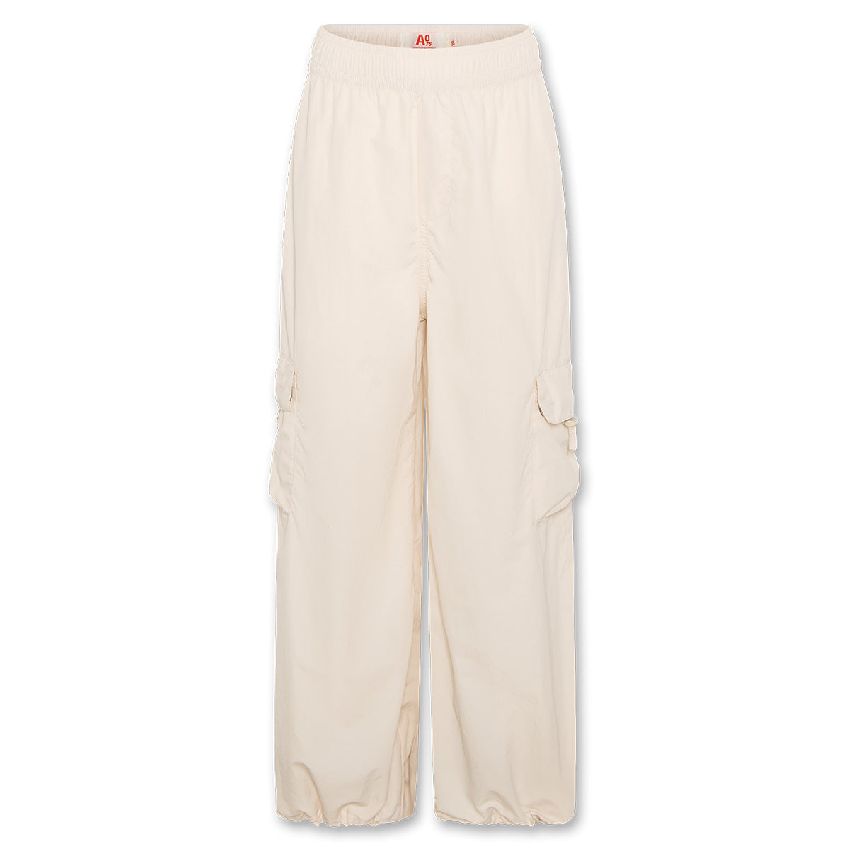 The Tillian Pants from AO76. Parachute pants with side pockets - so light and cool, for leisure and school.
