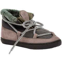 The Montone Antracite Boots from Pepe. Brown winter shoe with checkered laces on a white background.