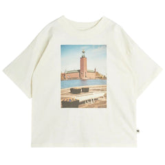 The City Hall Tee from Mini Rodini. Designed with a large print of the iconic City hall in Stockholm.