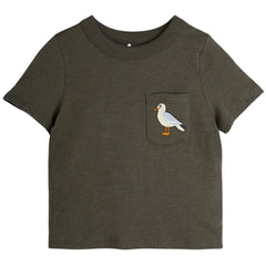 The Seagull Pocket Tee from Mini Rodini. Designed with a chest pocket decorated with a seagull patch.