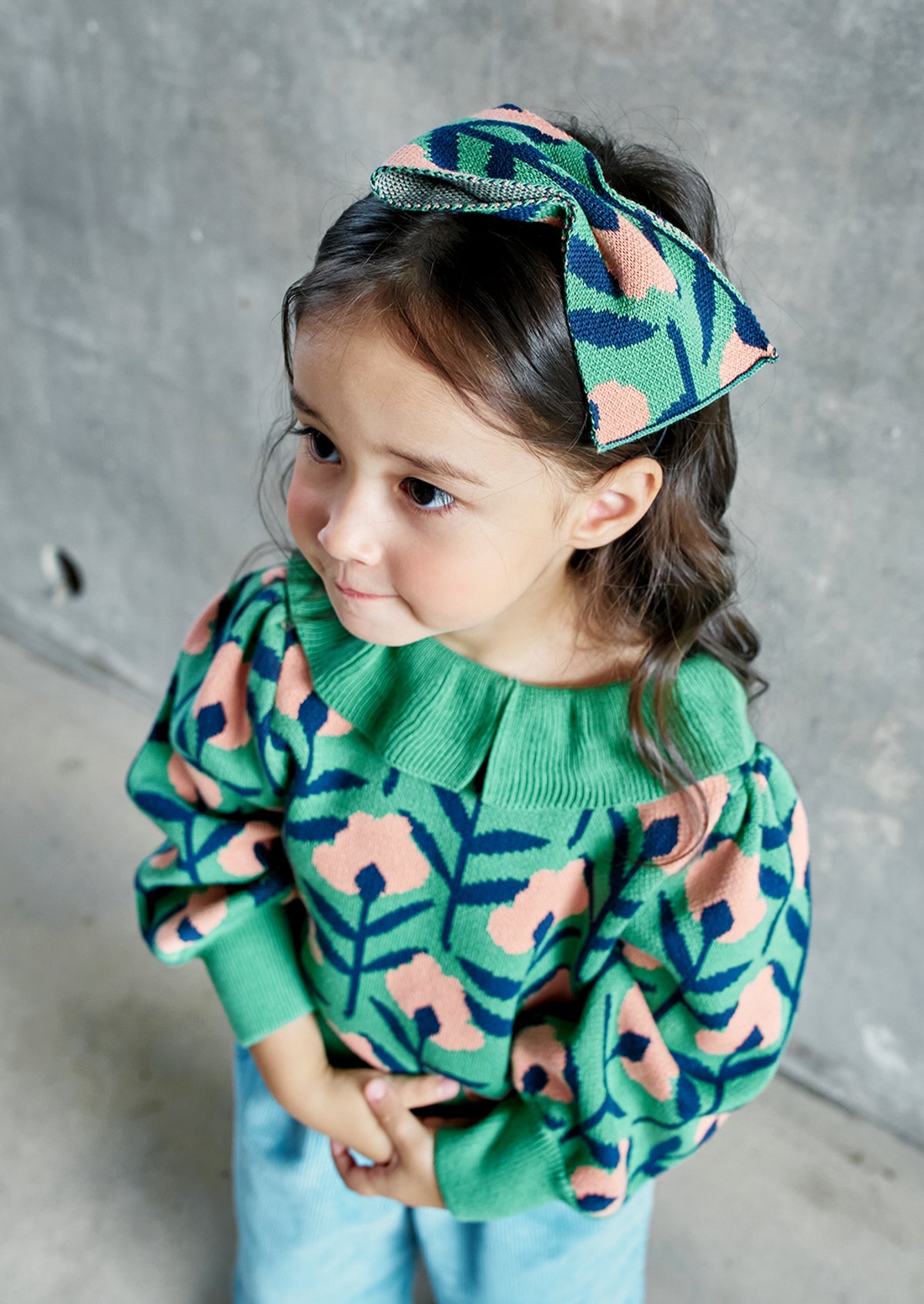Momohanipopo CT Flower Hairclip featuring an oversized knit bow design with a green, peach, and navy floral pattern.
