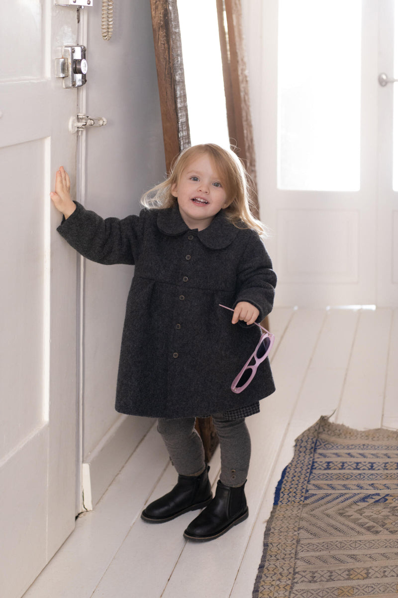 Chloe Coat – The Little Red Planet