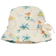 Bob Baby Mermaid from Arsene et Les Pipelettes. Cream-toned sun hat featuring playful mermaids, palms, and sea life.