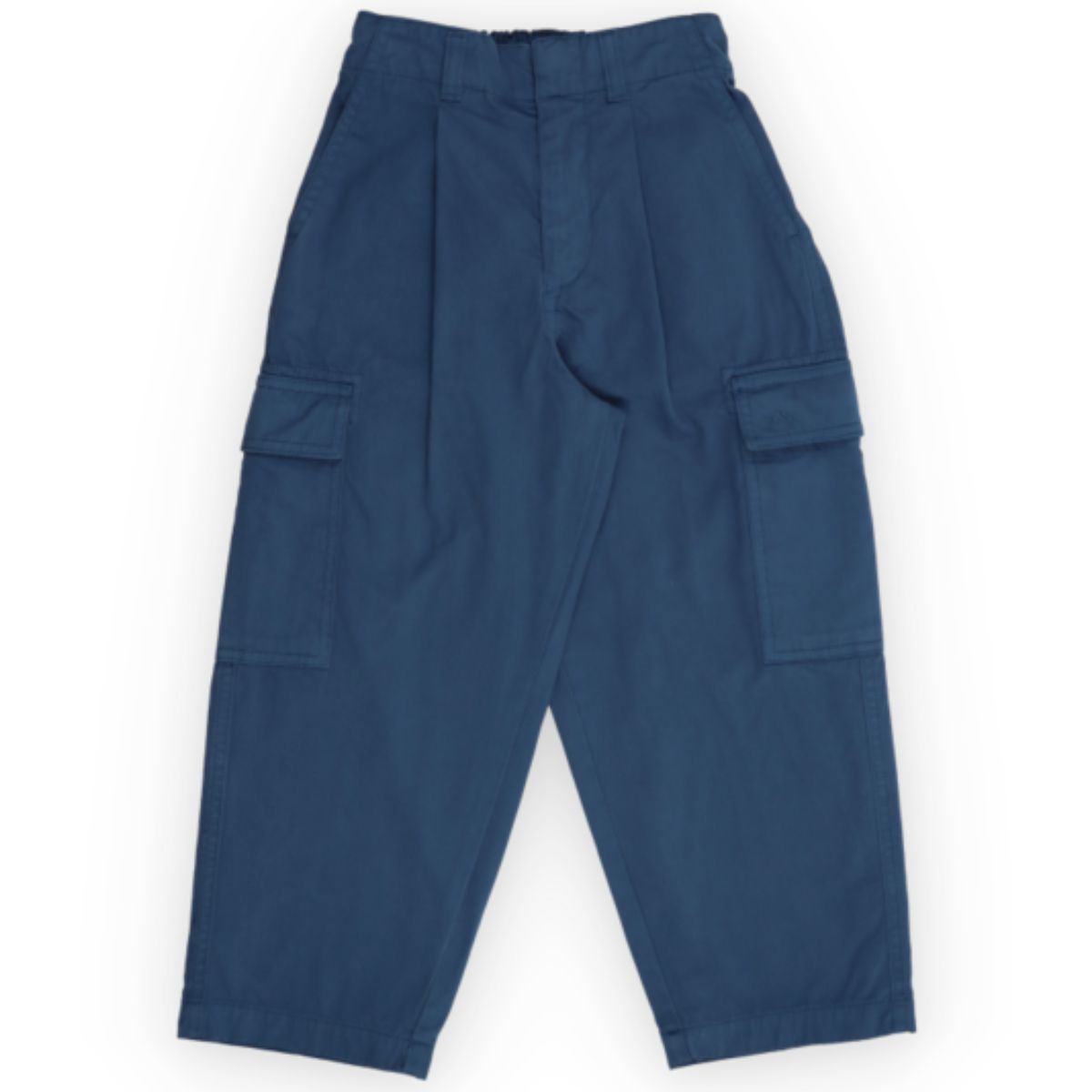 The Andres Pant from The New Society. Pant in canvas quality with pleat detail at the front and two cargo-style pockets.