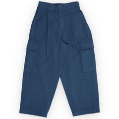 The Andres Pant from The New Society. Pant in canvas quality with pleat detail at the front and two cargo-style pockets.